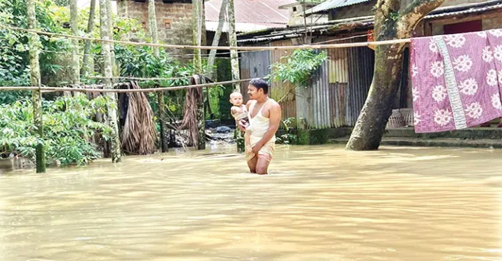 সিলেটে উপজেলা গুলোতে বন্যা পরিস্থিতি অপরিবর্তিত  নগরীতে উন্নতি
